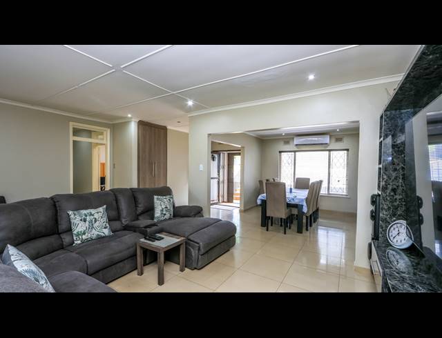 4 BEDROOM FREEHOLD FOR SALE IN HERRWOOD PARK